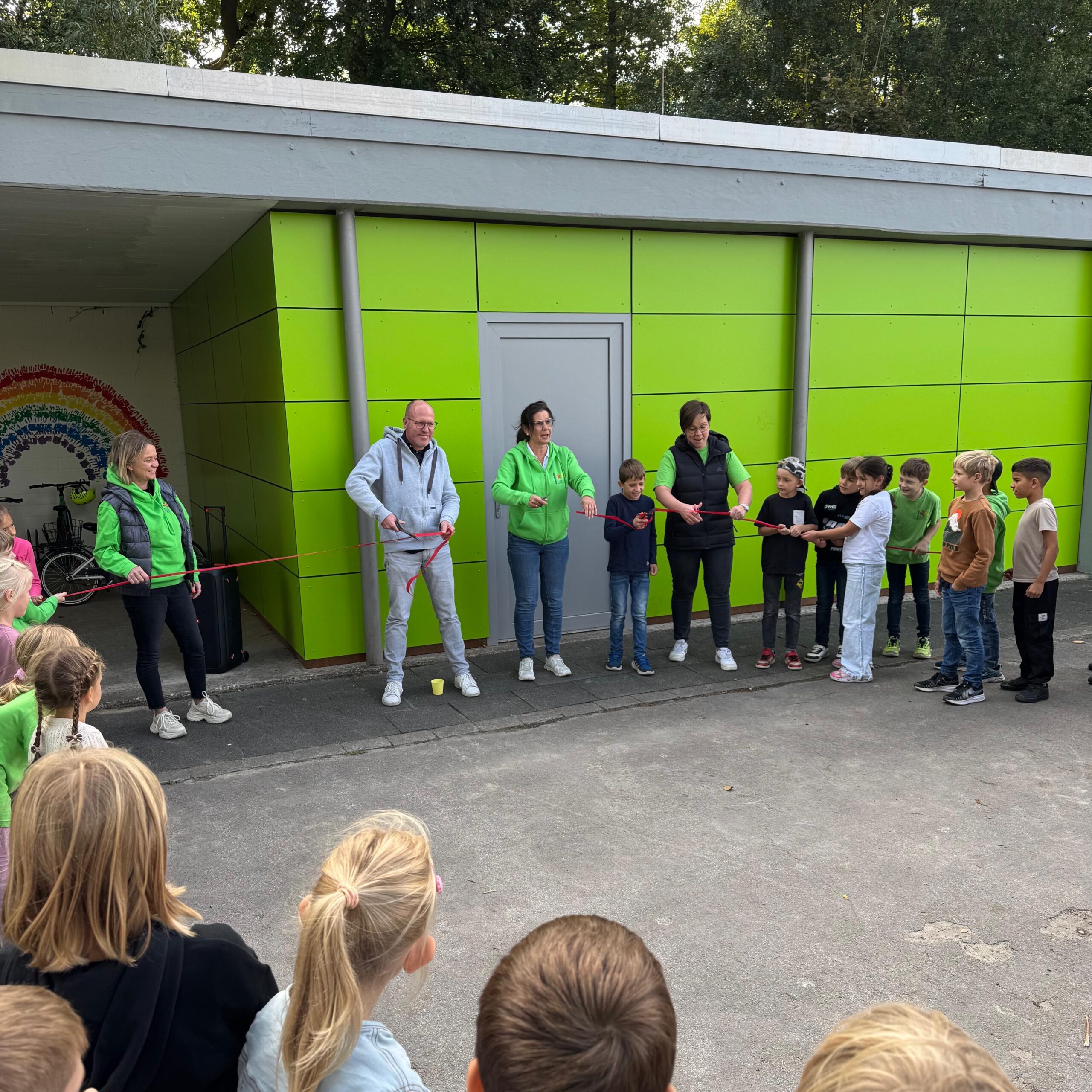 Einweihung der neuen Spielhütte